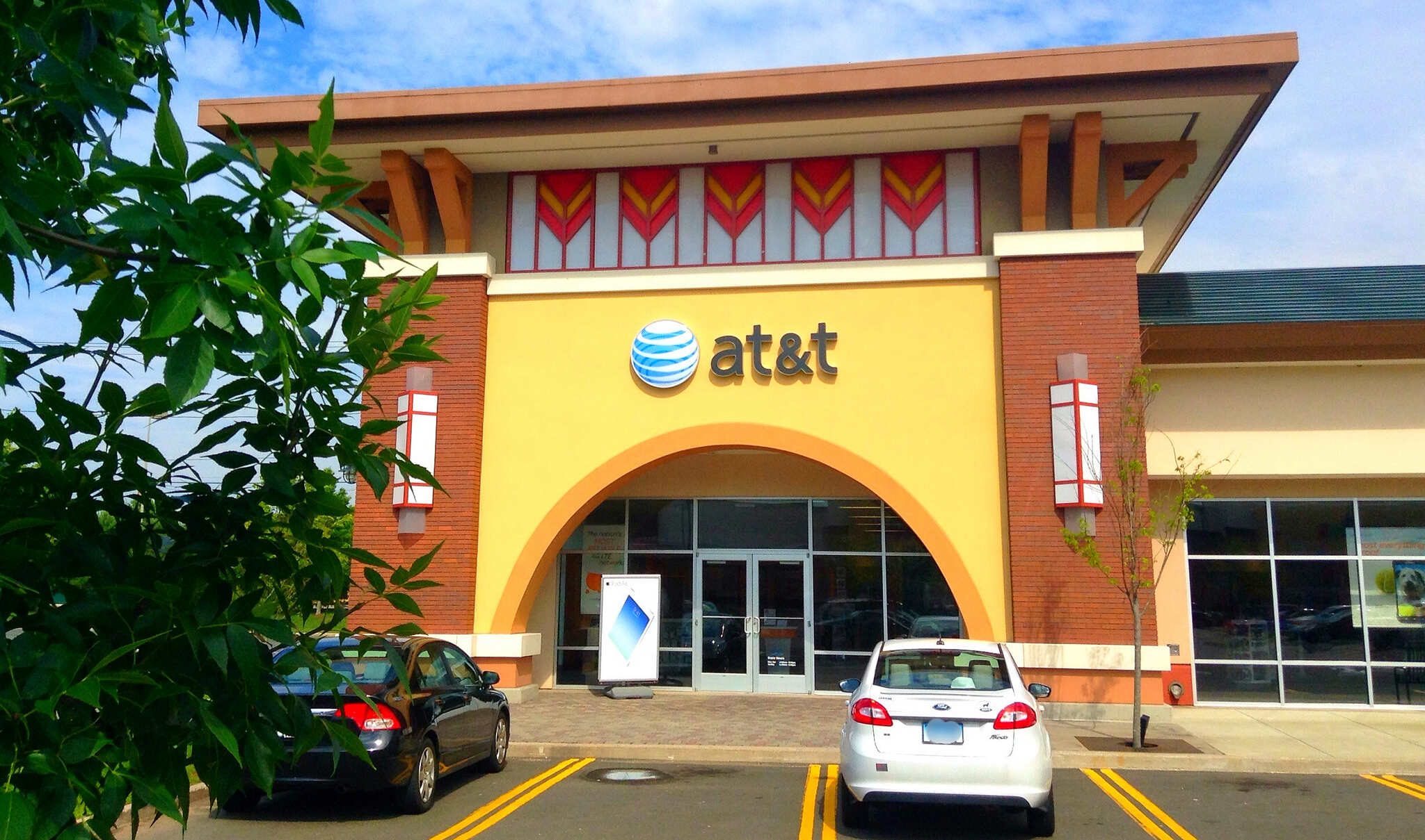 att-will-let-you-roam-in-mexico-and-canada-for-free
