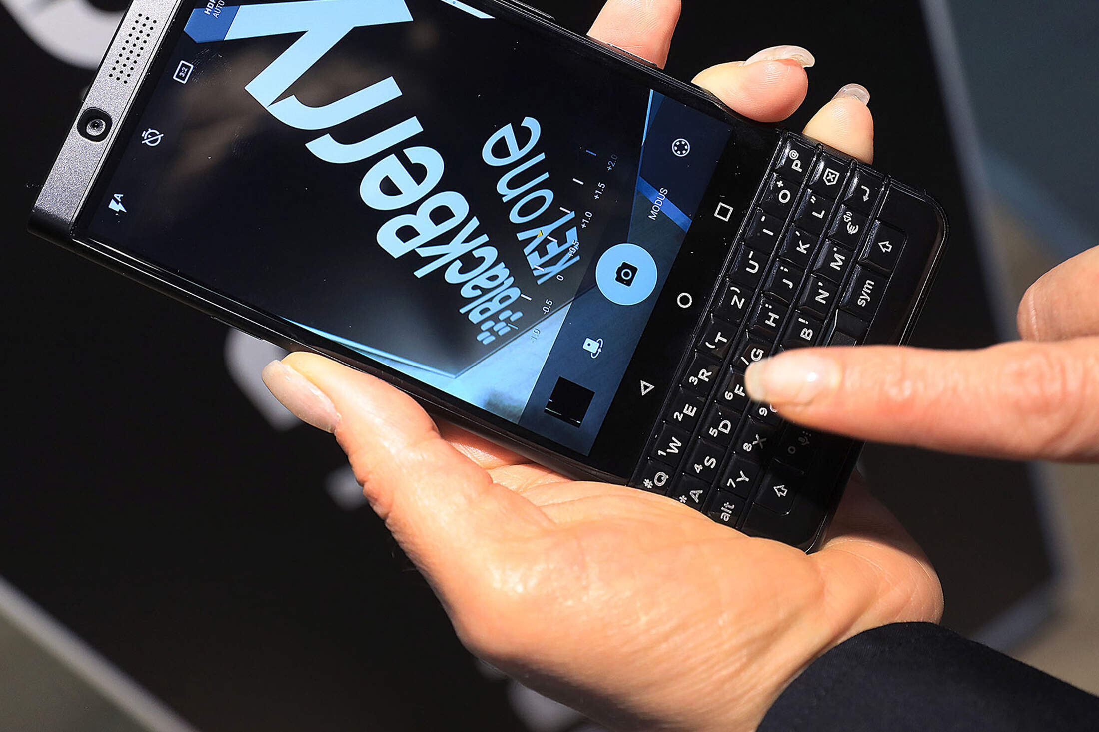 blackberry-strikes-verizon-deal-but-wont-launch-5g-phone-in-2019