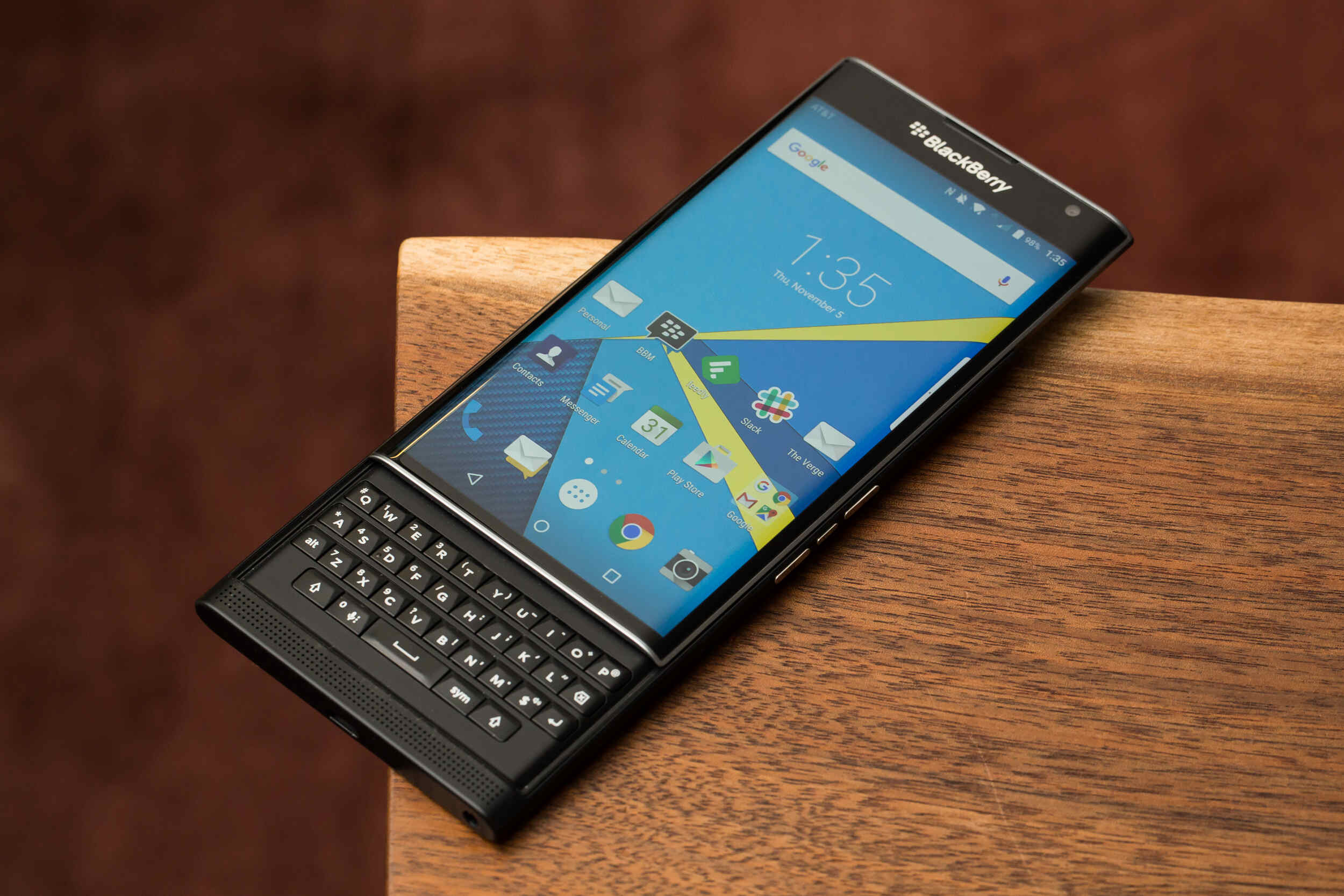 blackberry-will-release-2-mid-range-android-phones-in-2016