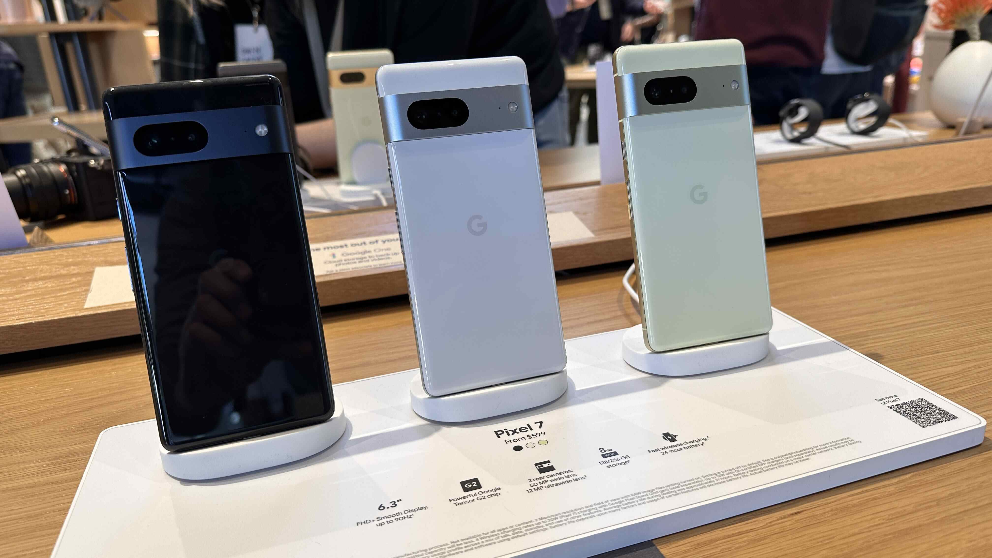 do-the-google-pixel-7-and-7-pro-have-wireless-charging