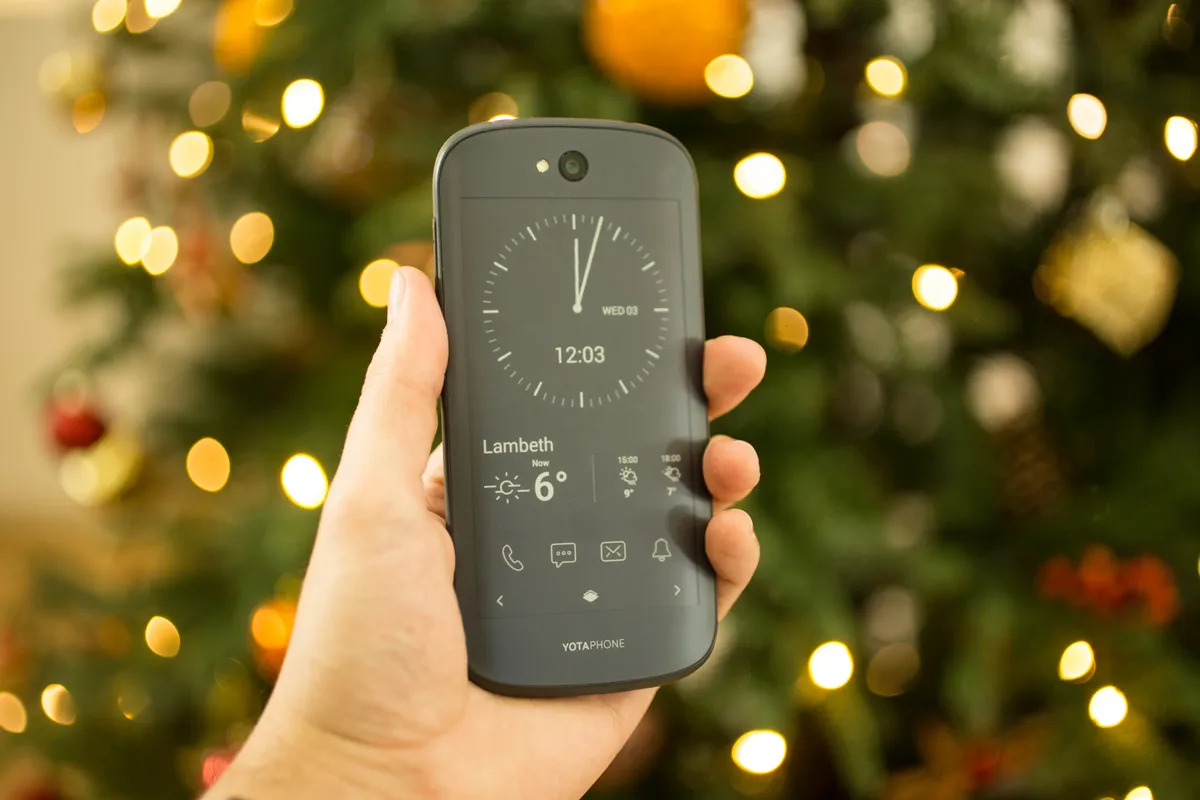 dual-screened-yotaphone-2-available-in-the-u-s-on-indiegogo