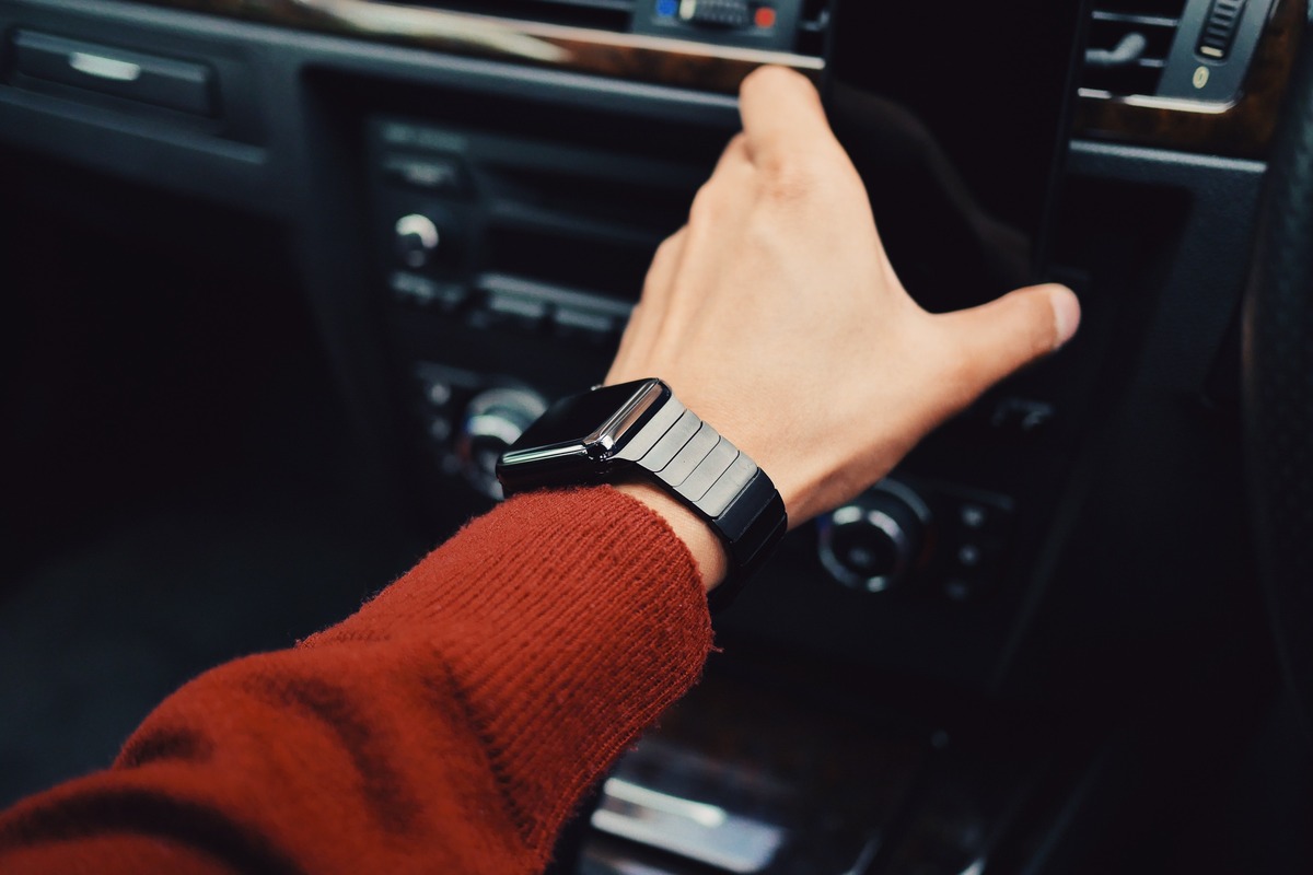 easiest-way-to-unlock-tesla-apple-watch-car-key-2023