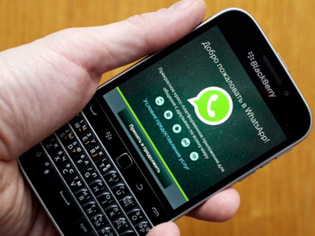 facebook-to-follow-whatsapp-and-drop-support-for-blackberry