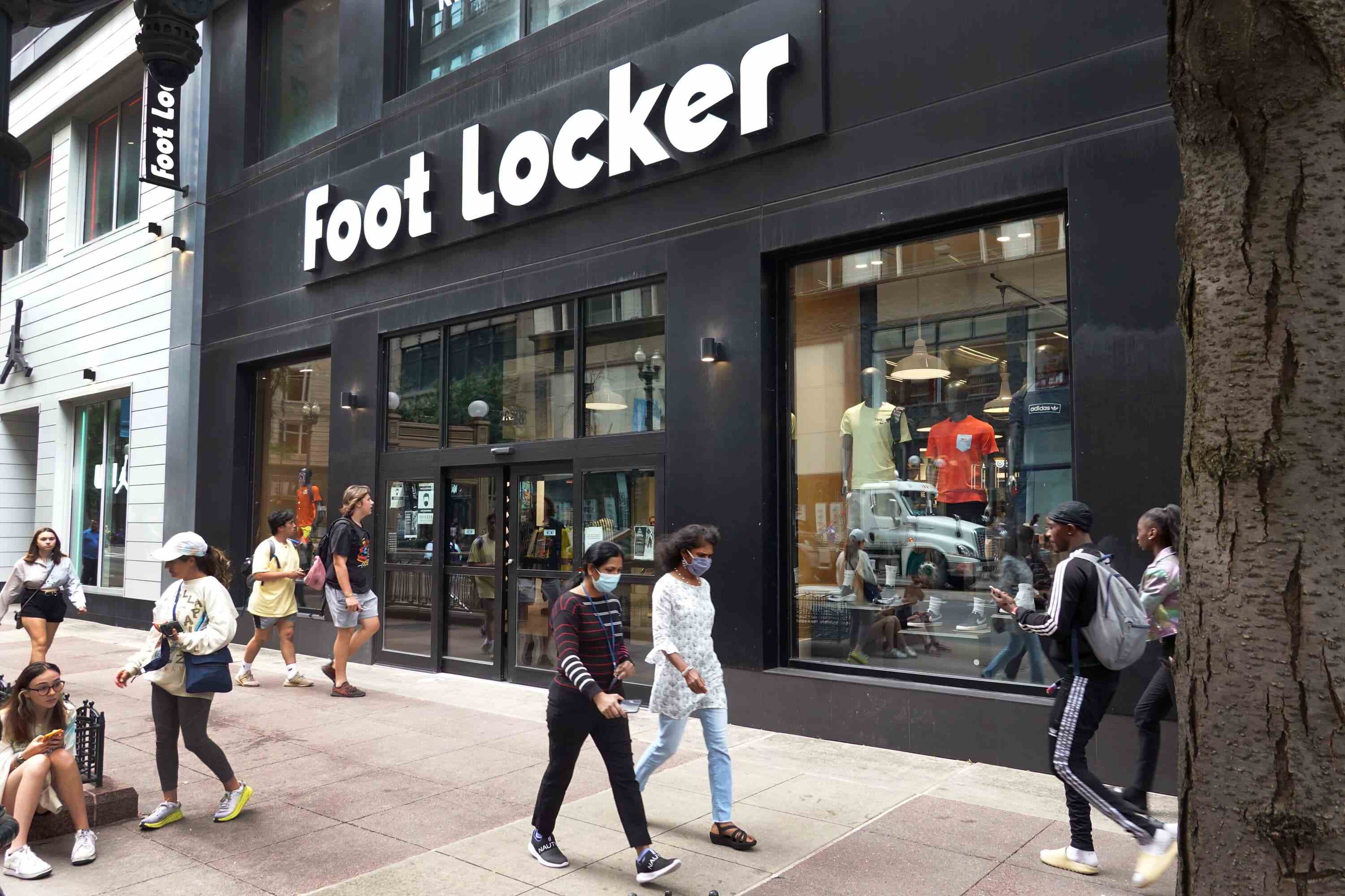 foot-locker-updates-app-so-you-can-cut-the-line