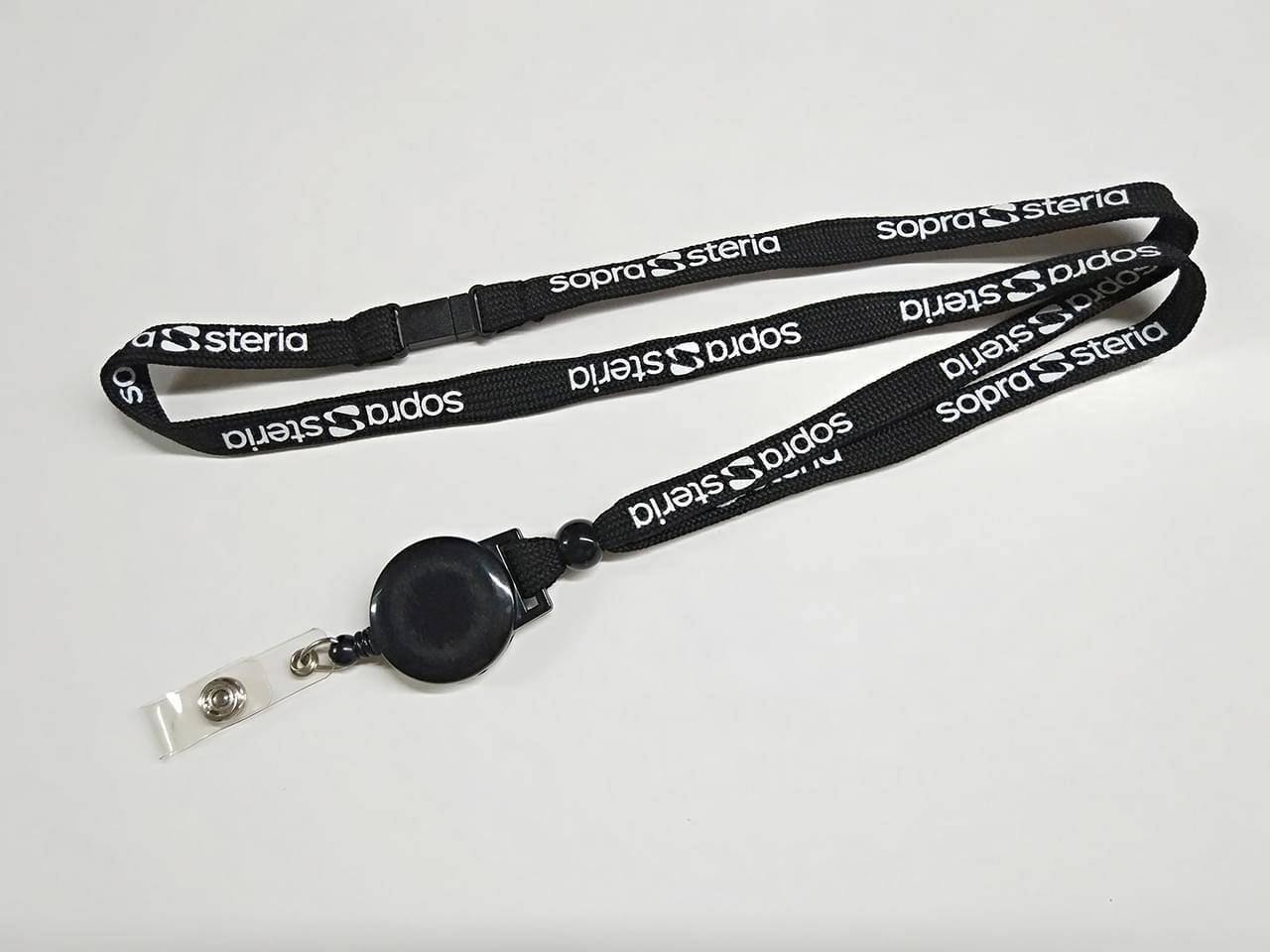 how-does-a-retractable-lanyard-work