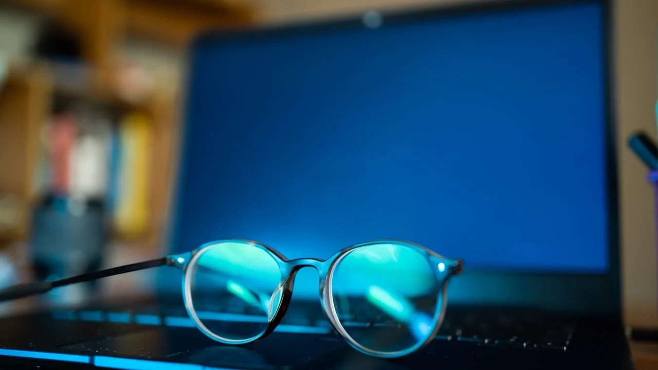 How Much Blue Light Should Glasses Block | CellularNews