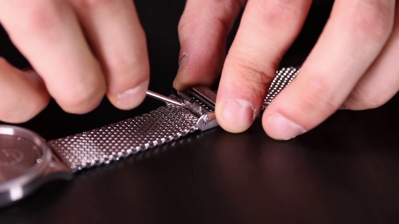 how-to-adjust-fitbit-metal-mesh-band