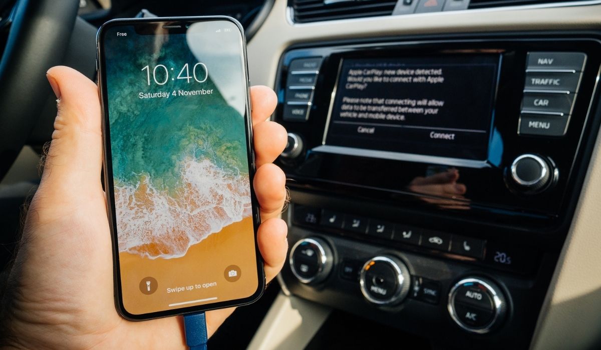 how-to-connect-iphone-to-car-phone
