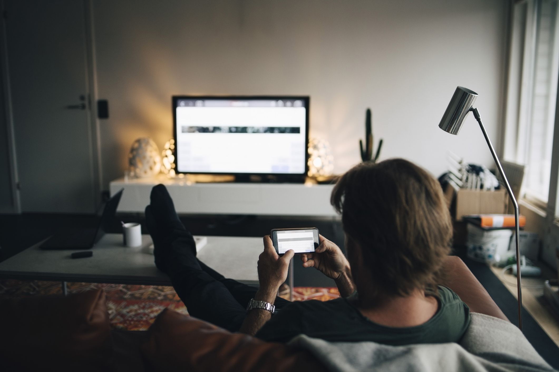 how-to-connect-my-phone-to-my-tv-without-wi-fi