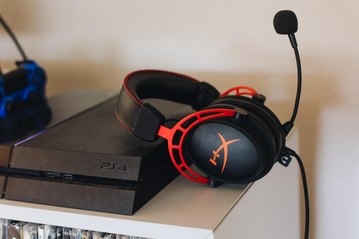 how-to-connect-wired-headset-to-ps4