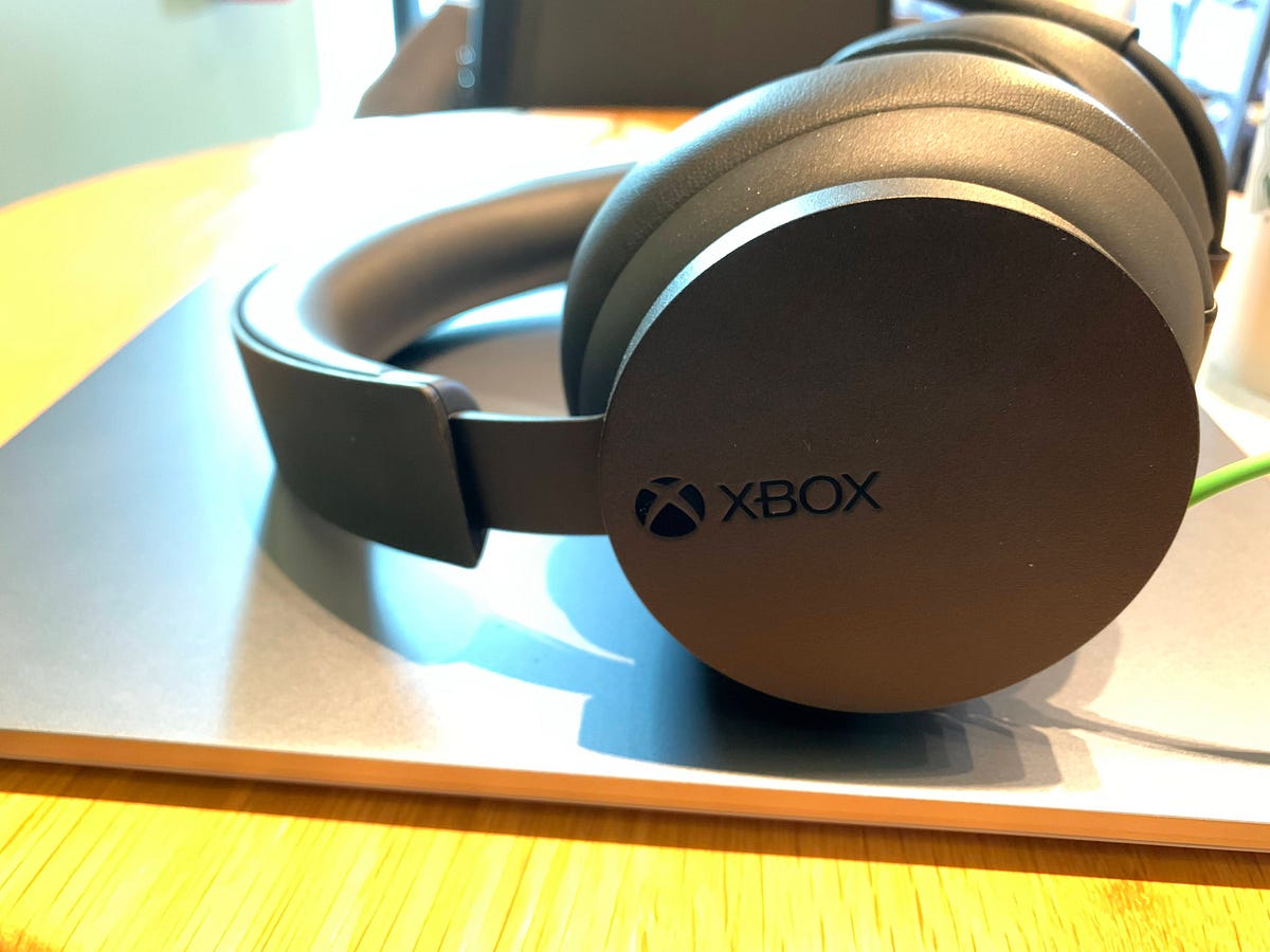 how-to-connect-wired-headset-to-xbox-one