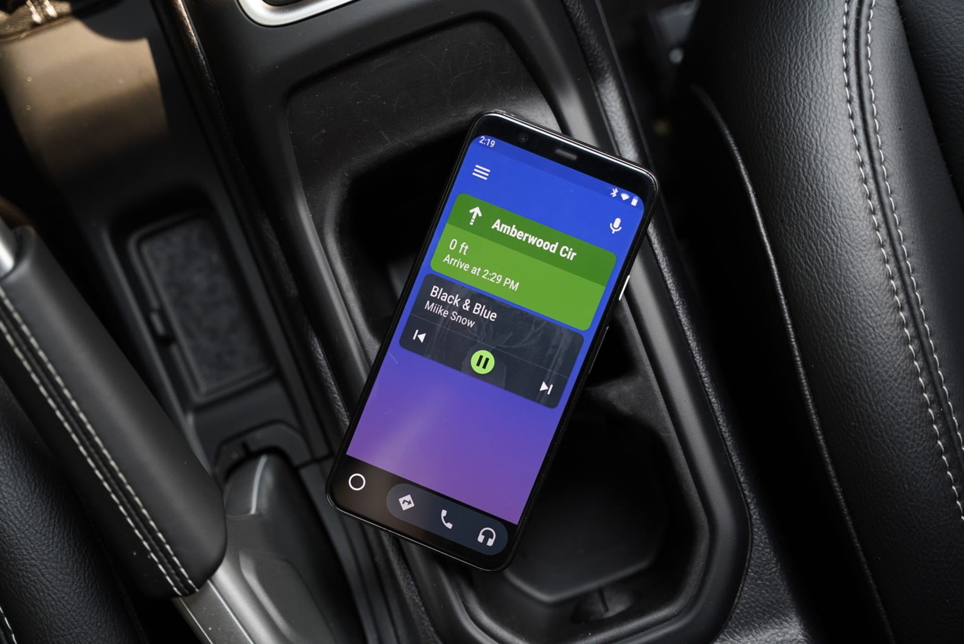 how-to-connect-your-phone-to-a-car-without-bluetooth