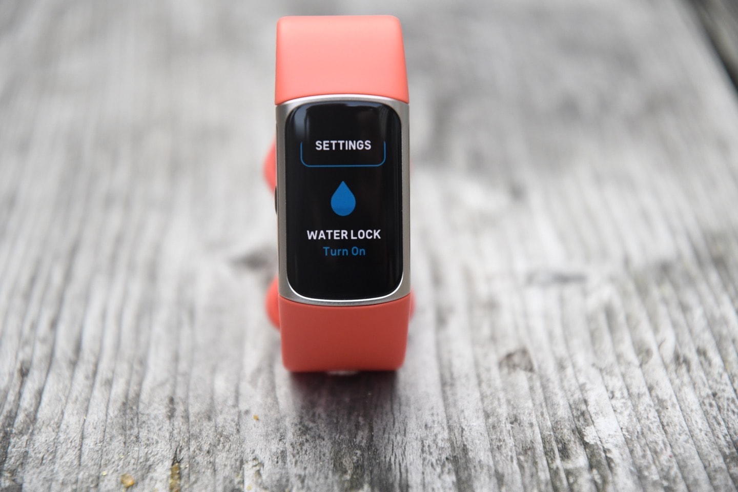 how-to-get-fitbit-off-water-lock