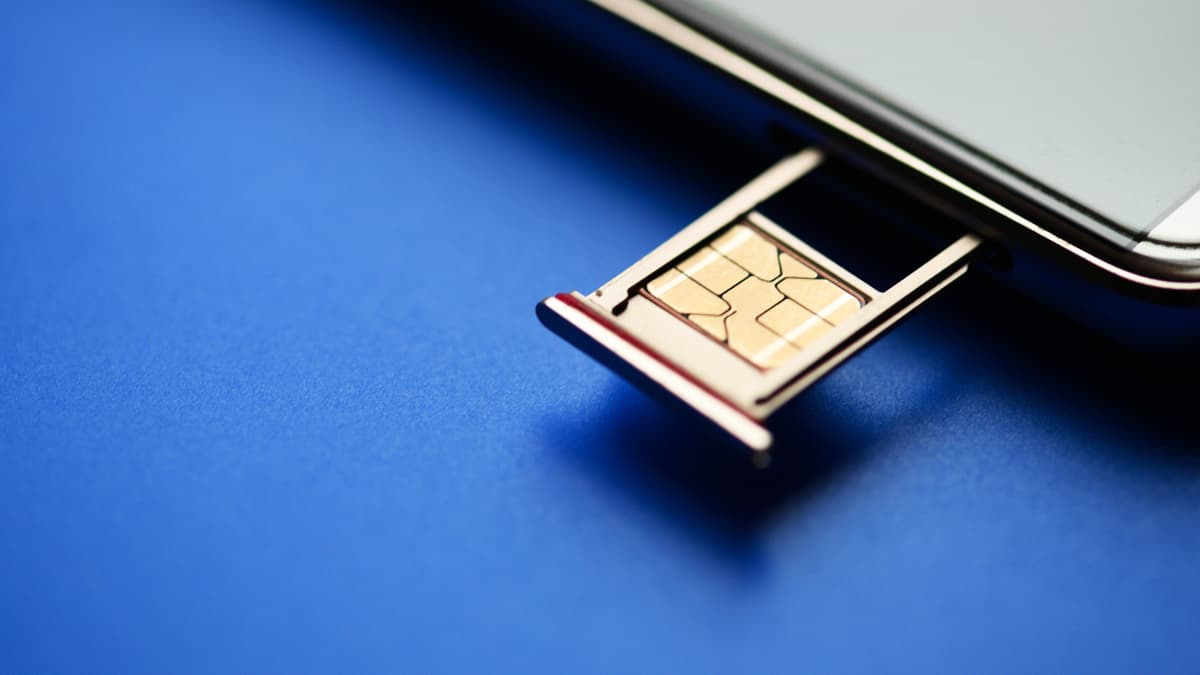 how-to-get-out-a-stuck-sim-card