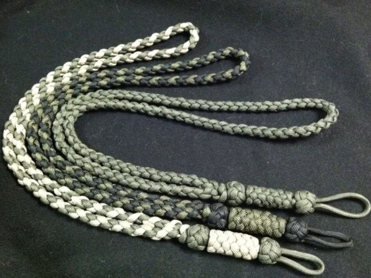 how-to-make-a-paracord-neck-lanyard
