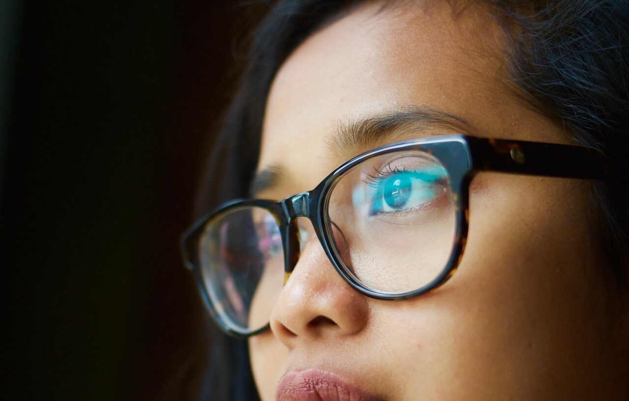 how-to-make-blue-light-glasses-less-reflective