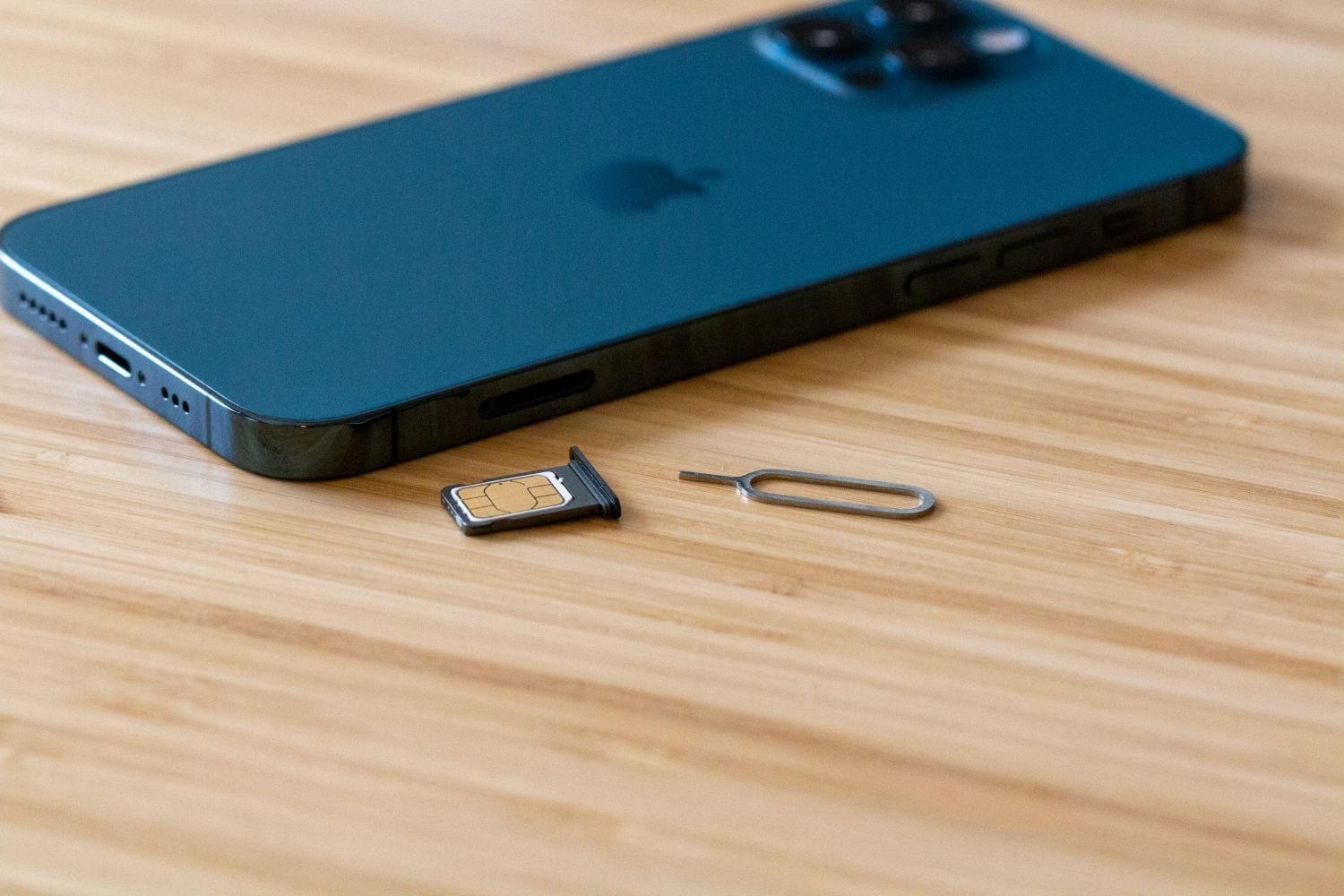 how-to-open-a-iphone-sim-card-slot