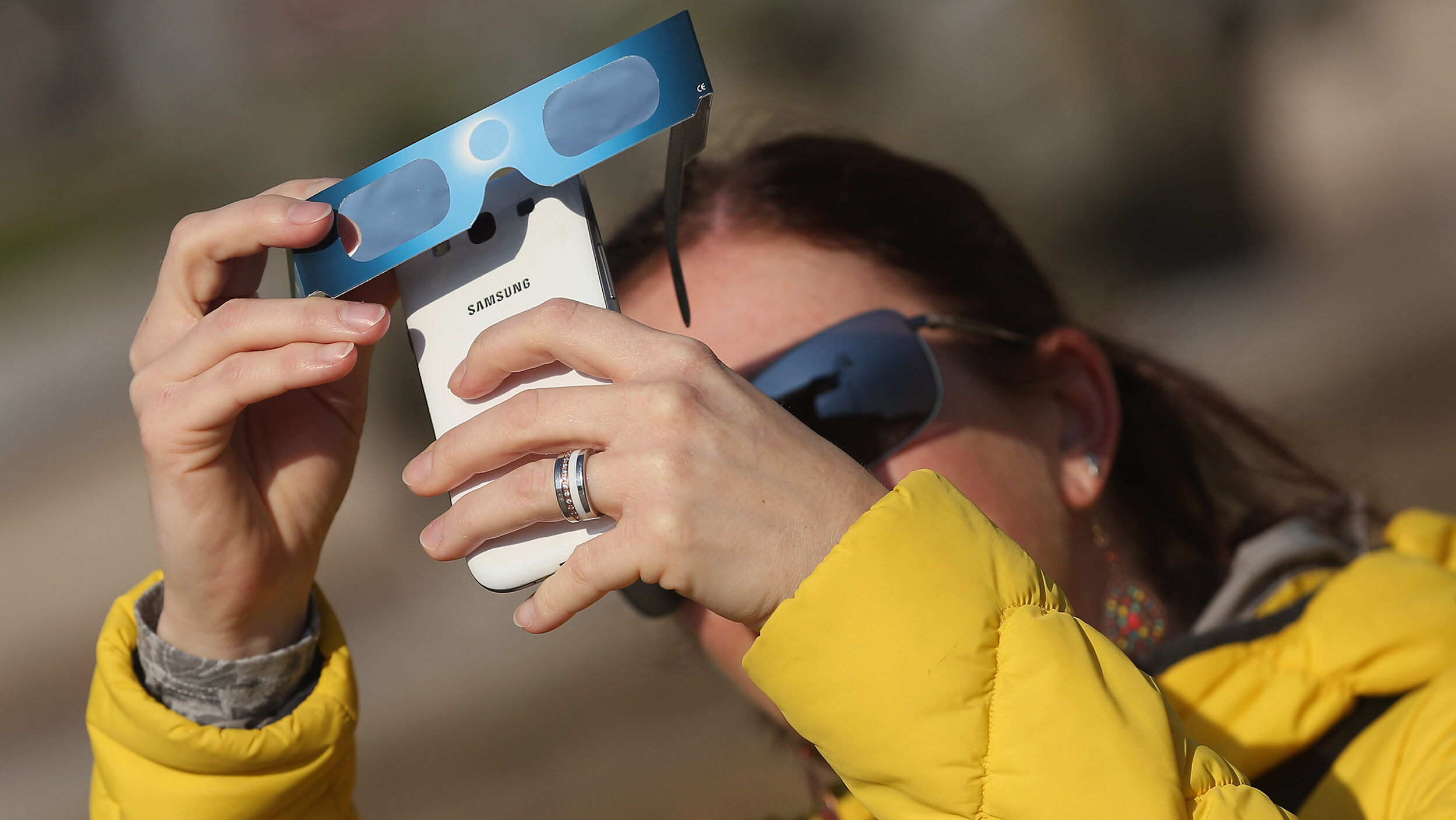 how-to-photograph-an-eclipse-with-a-smartphone