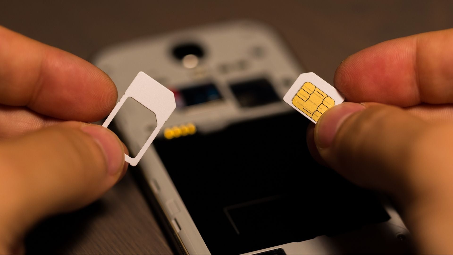 how-to-put-sim-card-in-android-phone