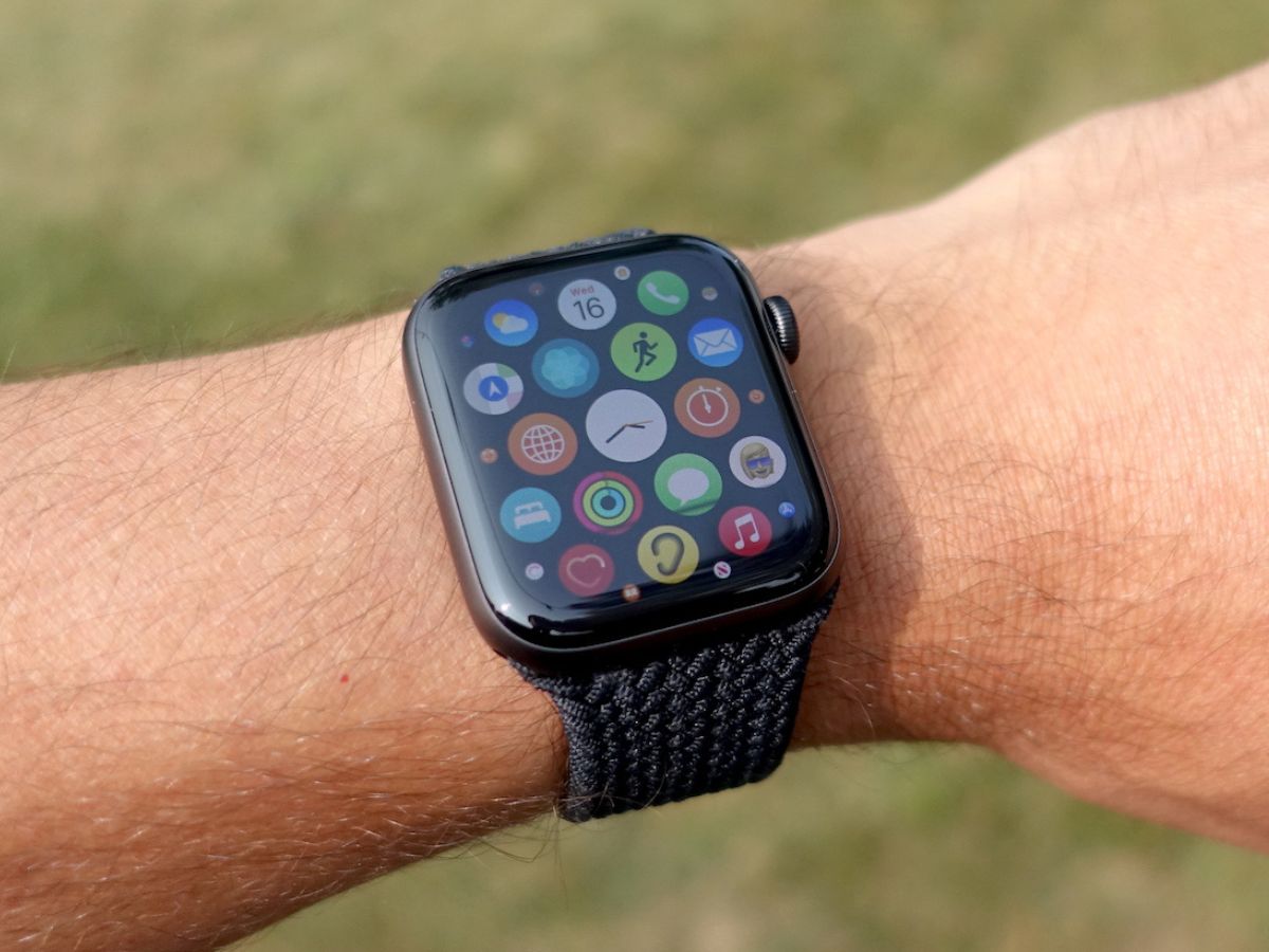 how-to-put-sim-card-in-apple-watch-se