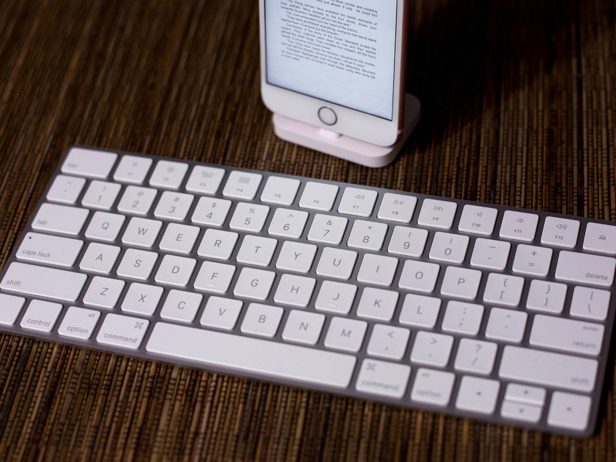 how-to-set-up-an-apple-or-other-bluetooth-keyboard-to-work-with-an-iphone