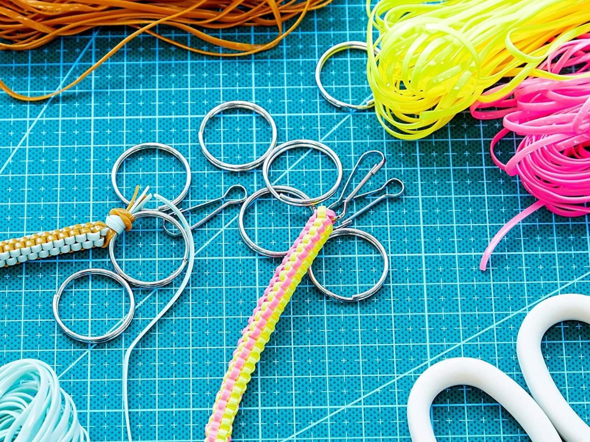 how-to-start-a-lanyard-with-2-strings