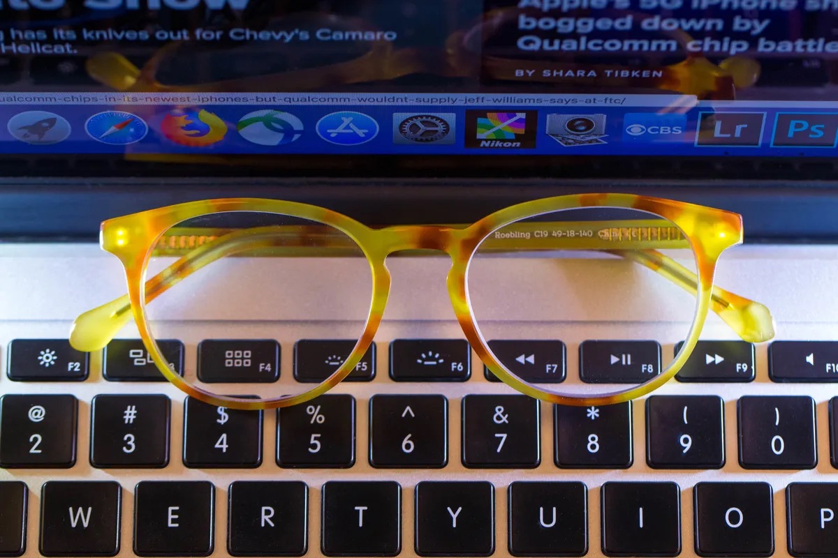 How To Test Your Glasses For Blue Light | CellularNews