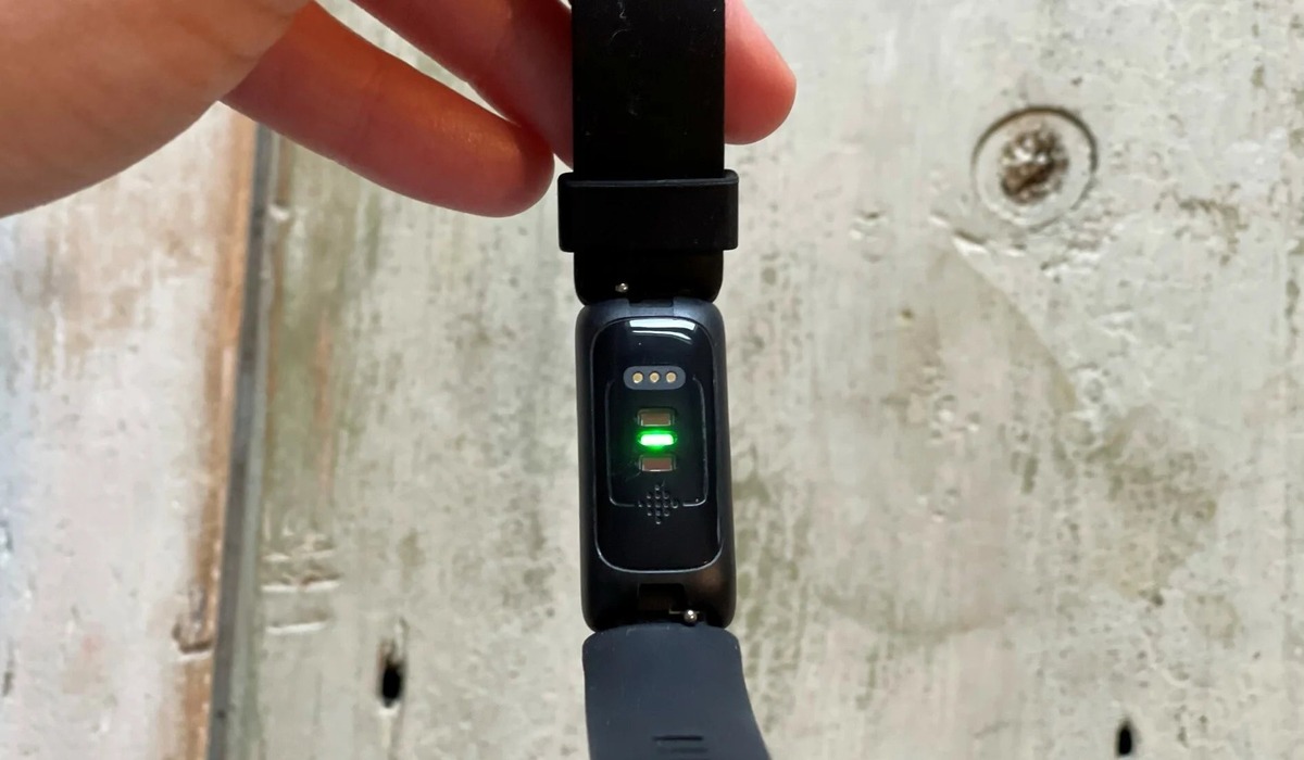 how-to-turn-off-green-light-on-fitbit