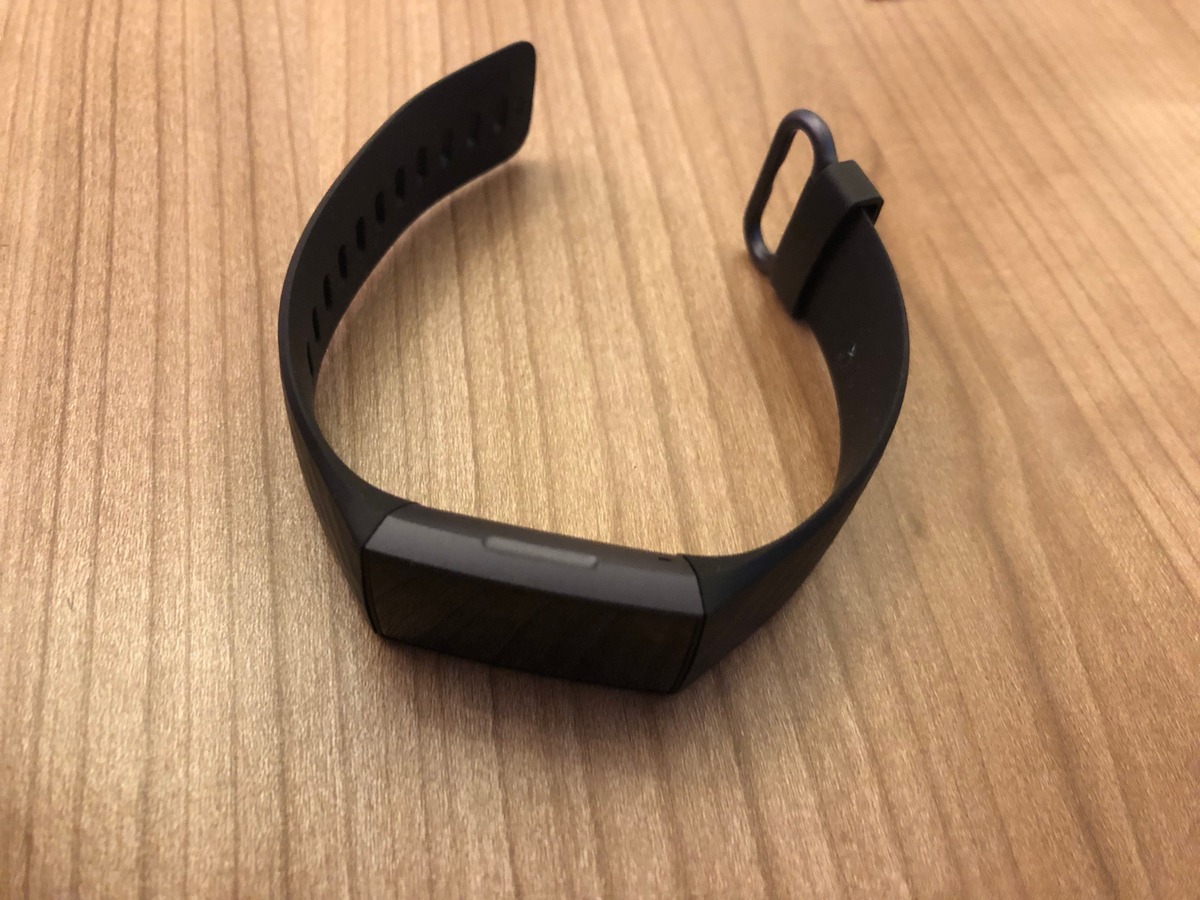 how-to-turn-on-fitbit-charge-3-screen