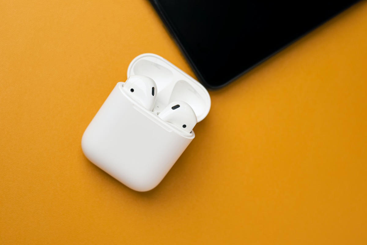 how-to-wear-airpods-5-tips-to-keep-your-airpods-from-falling-out