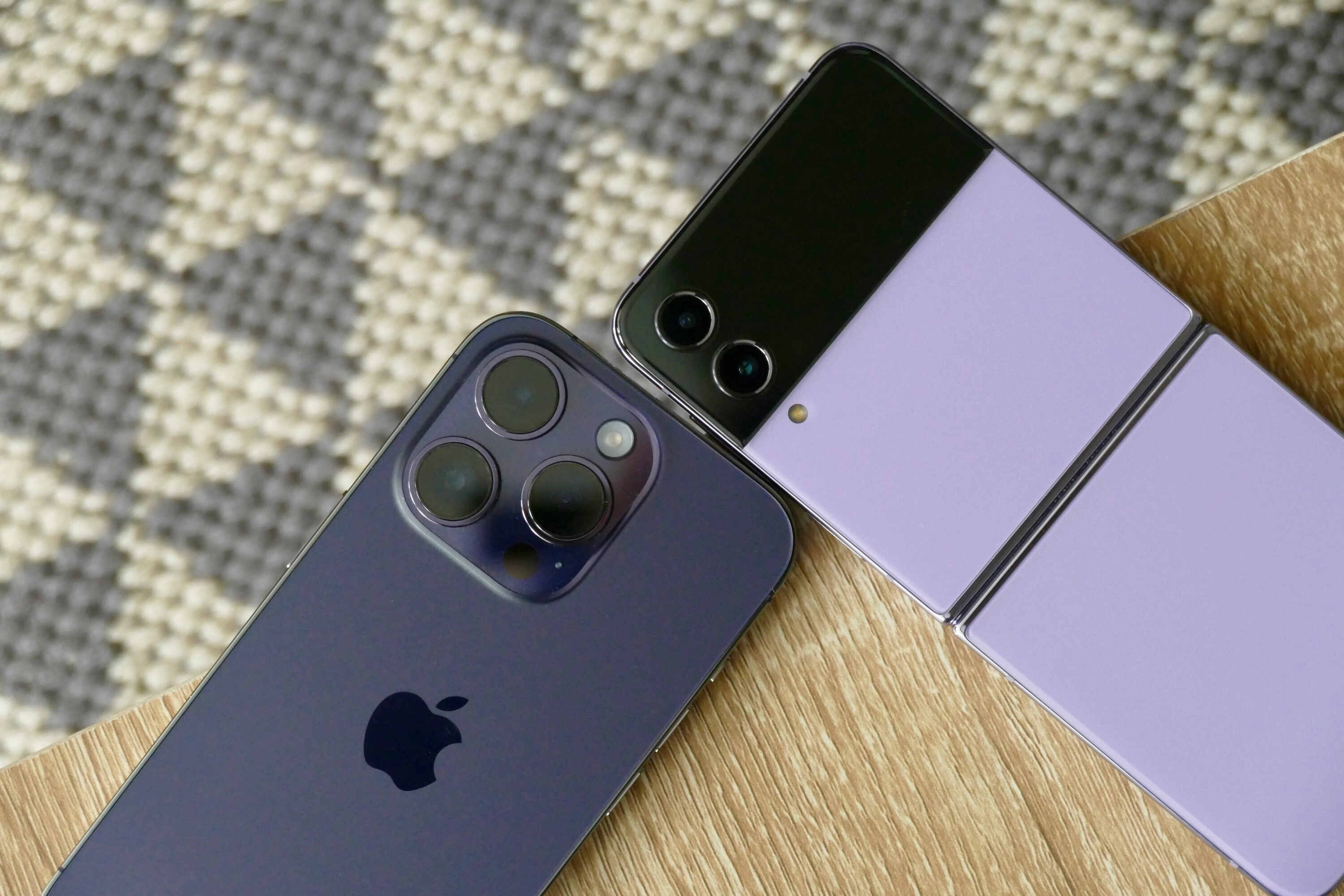 iphone-14-pro-or-z-flip-4-for-a-1000-camera-we-tried-both