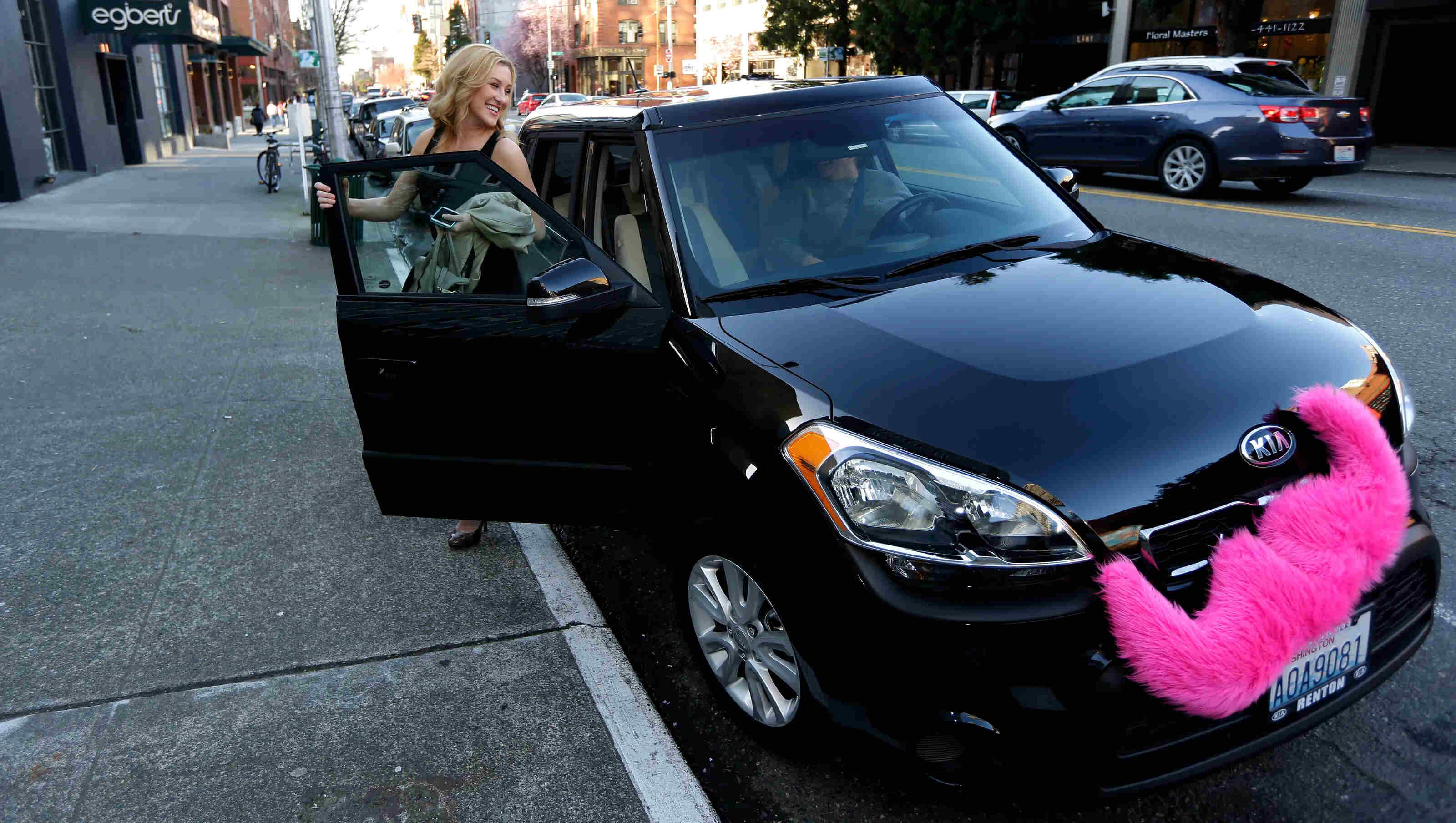 lyft-shaves-off-its-pink-mustache-replaces-it-with-glowstache