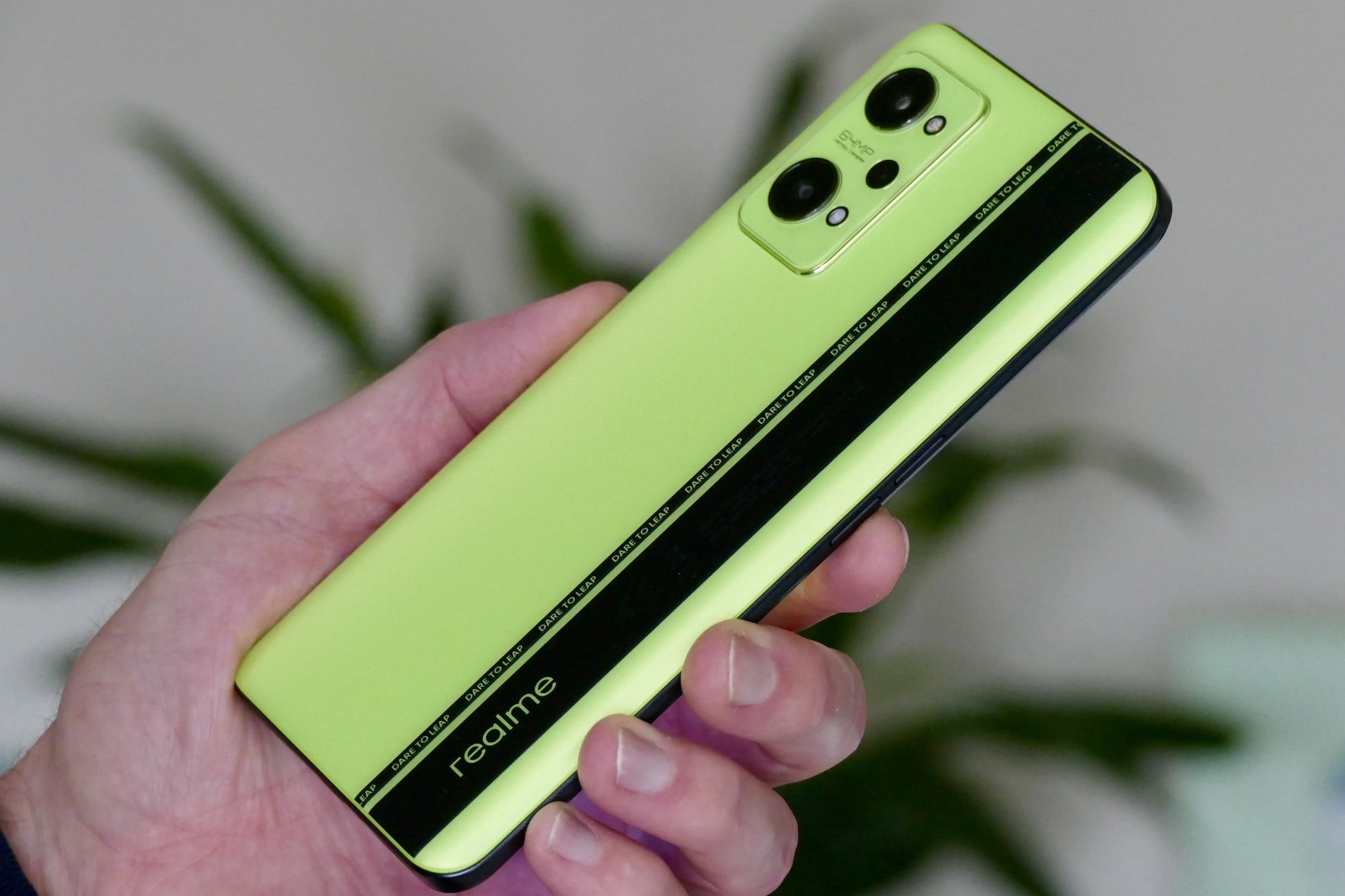 realme-gt-neo2-hands-on-review-grab-it-in-lime-green