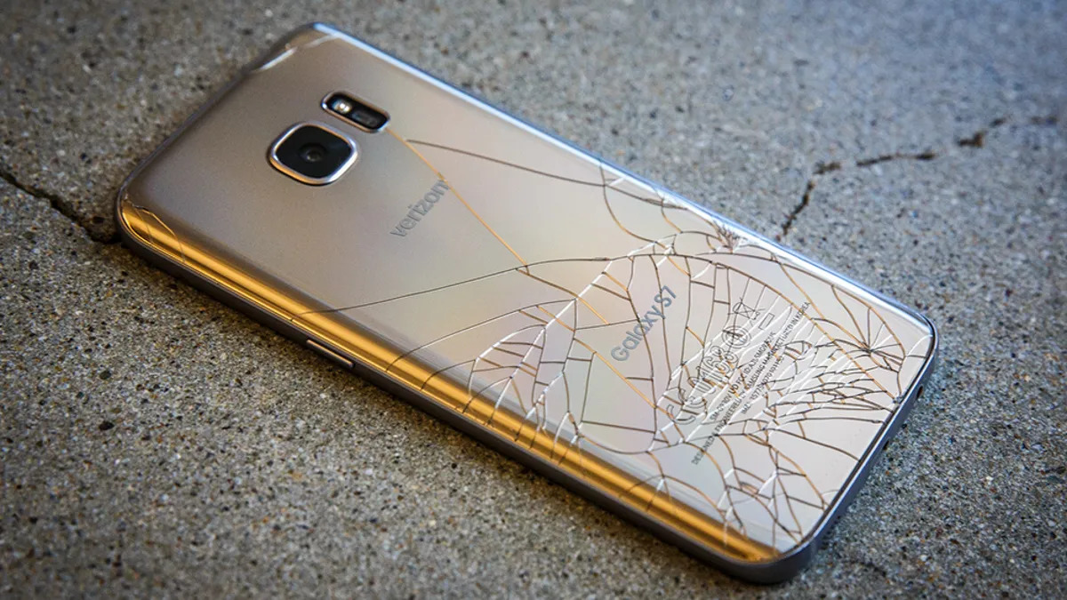 samsungs-making-it-easier-than-ever-to-fix-your-broken-phone