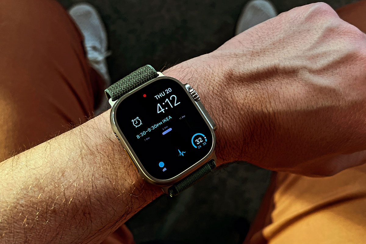 someone-created-a-blue-apple-watch-ultra-and-its-absurd