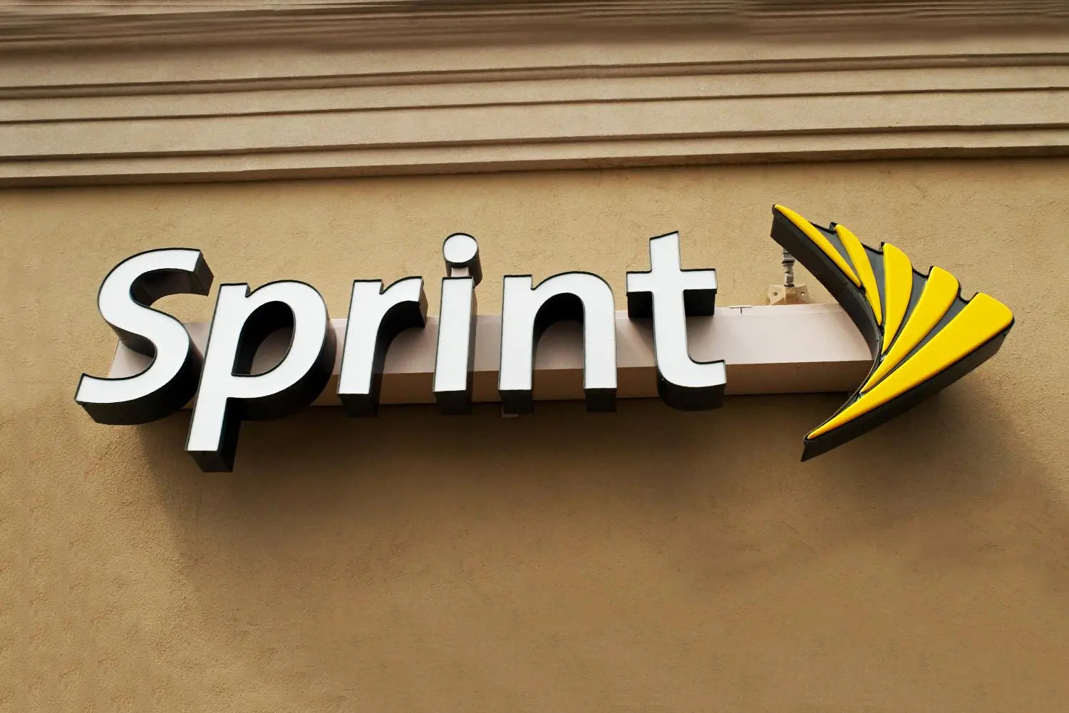 sprint-doesnt-fulfill-promise-to-cut-users-bills-in-half
