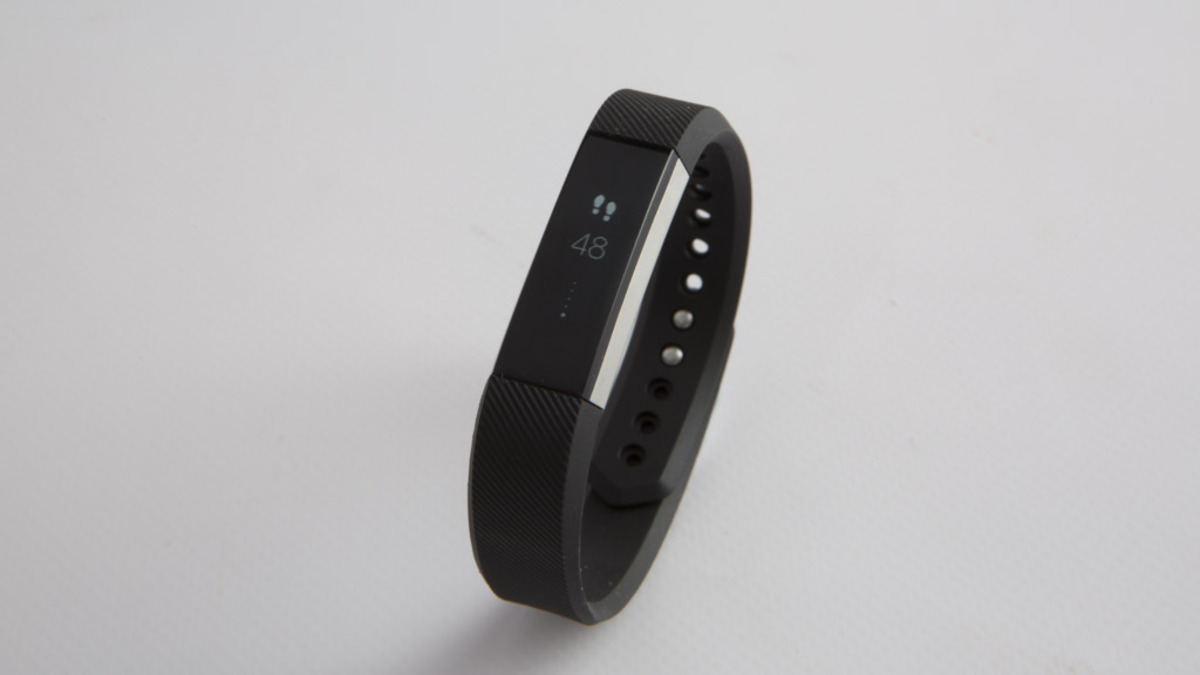 what-does-the-fitbit-alta-come-with