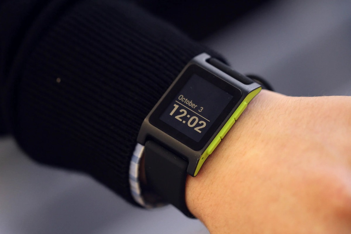 what-is-a-fitbit-pebble