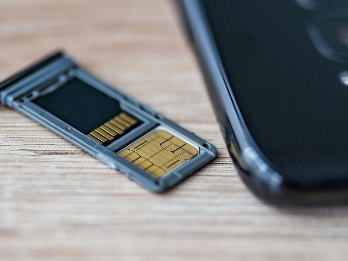 what-is-the-difference-between-an-sd-card-and-a-sim-card