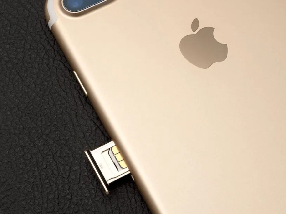what-way-does-a-sim-card-go-in-iphone