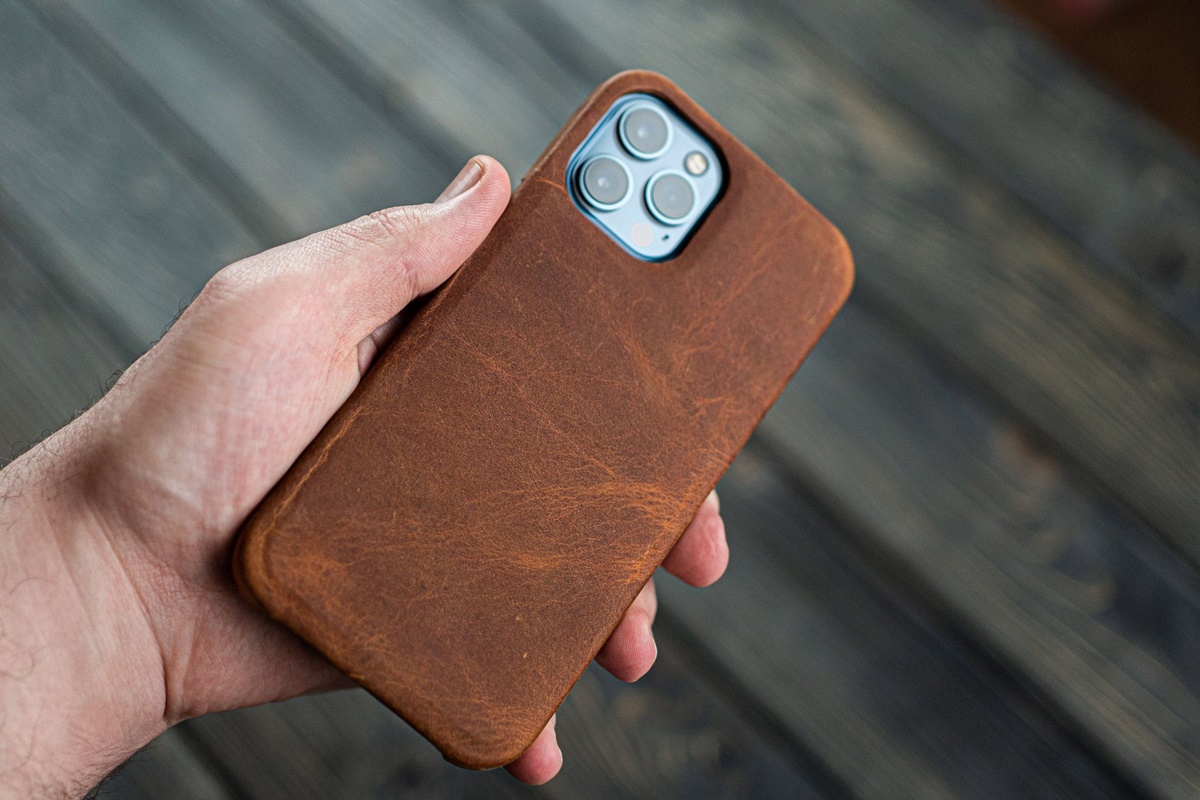 8-best-iphone-12-pro-leather-cases-you-can-buy-in-2023