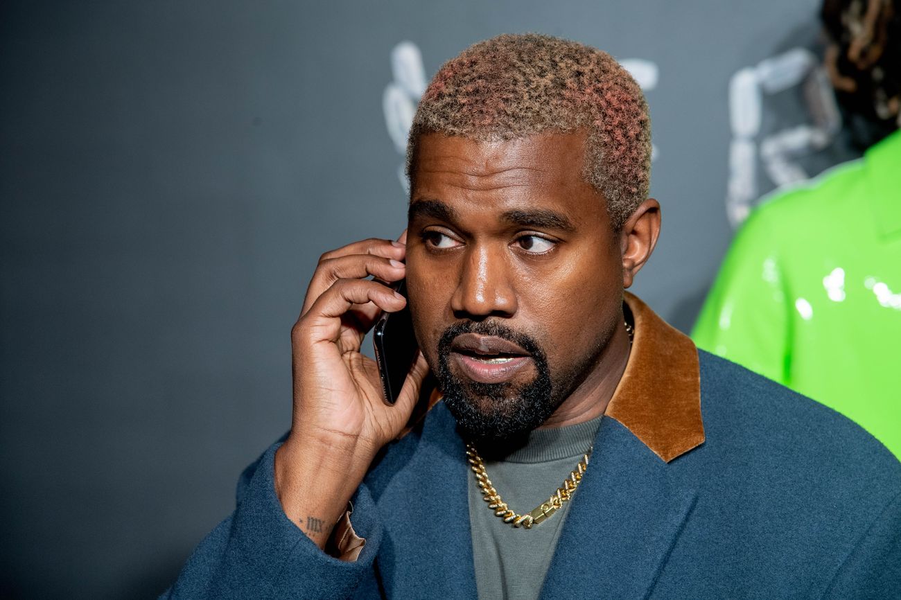 actor-tells-kanye-west-to-get-off-his-smartphone-during-broadway-show