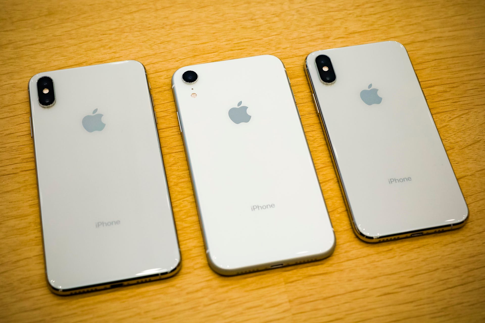 apple-boosts-iphone-trade-in-credit-by-100-for-new-xs-xr-purchases