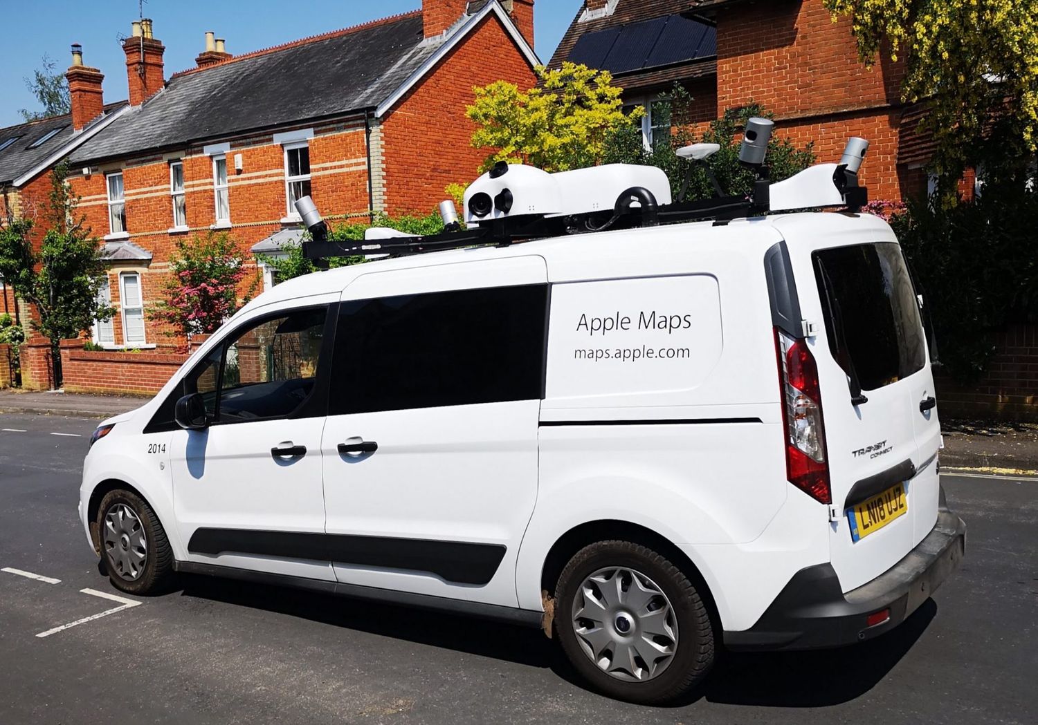 apple-maps-vans-have-been-spotted-around-the-clock