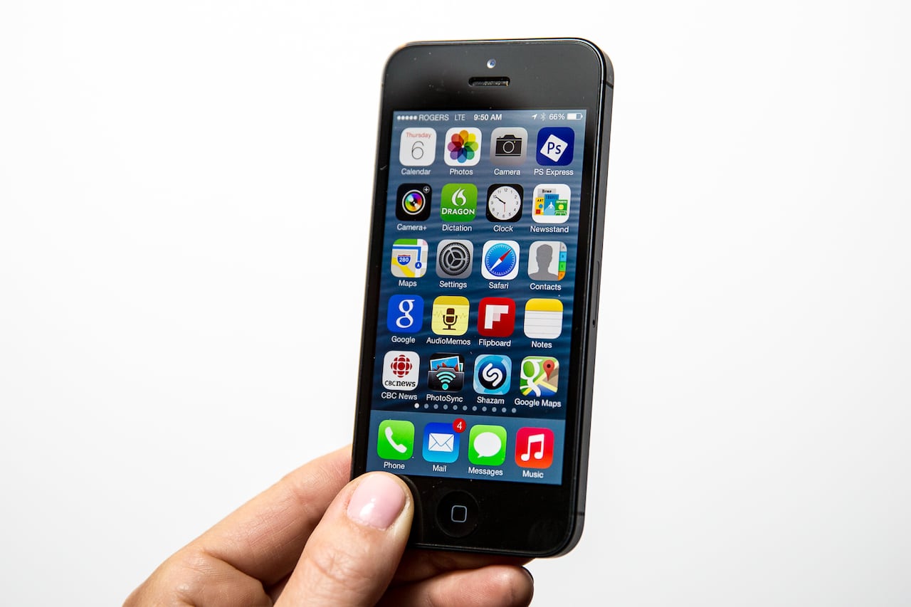 apple-tells-iphone-5-owners-to-update-its-os-or-face-the-consequences