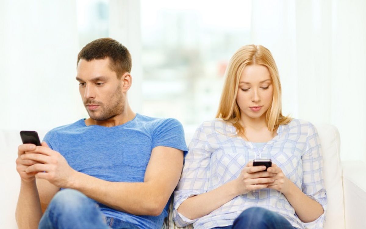 are-smartphones-really-killing-the-art-of-conversation
