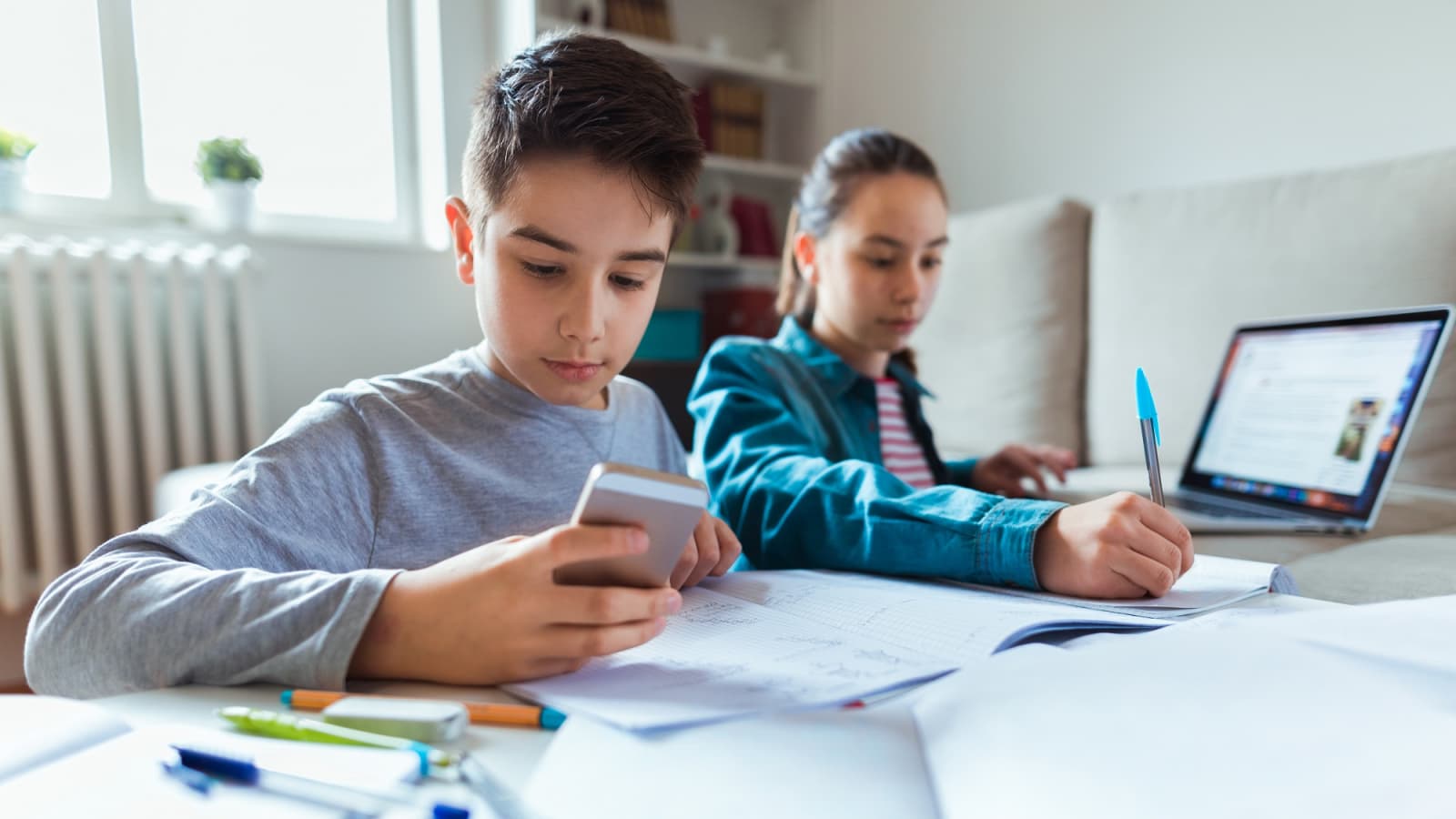 ban-smartphones-improve-school-grades