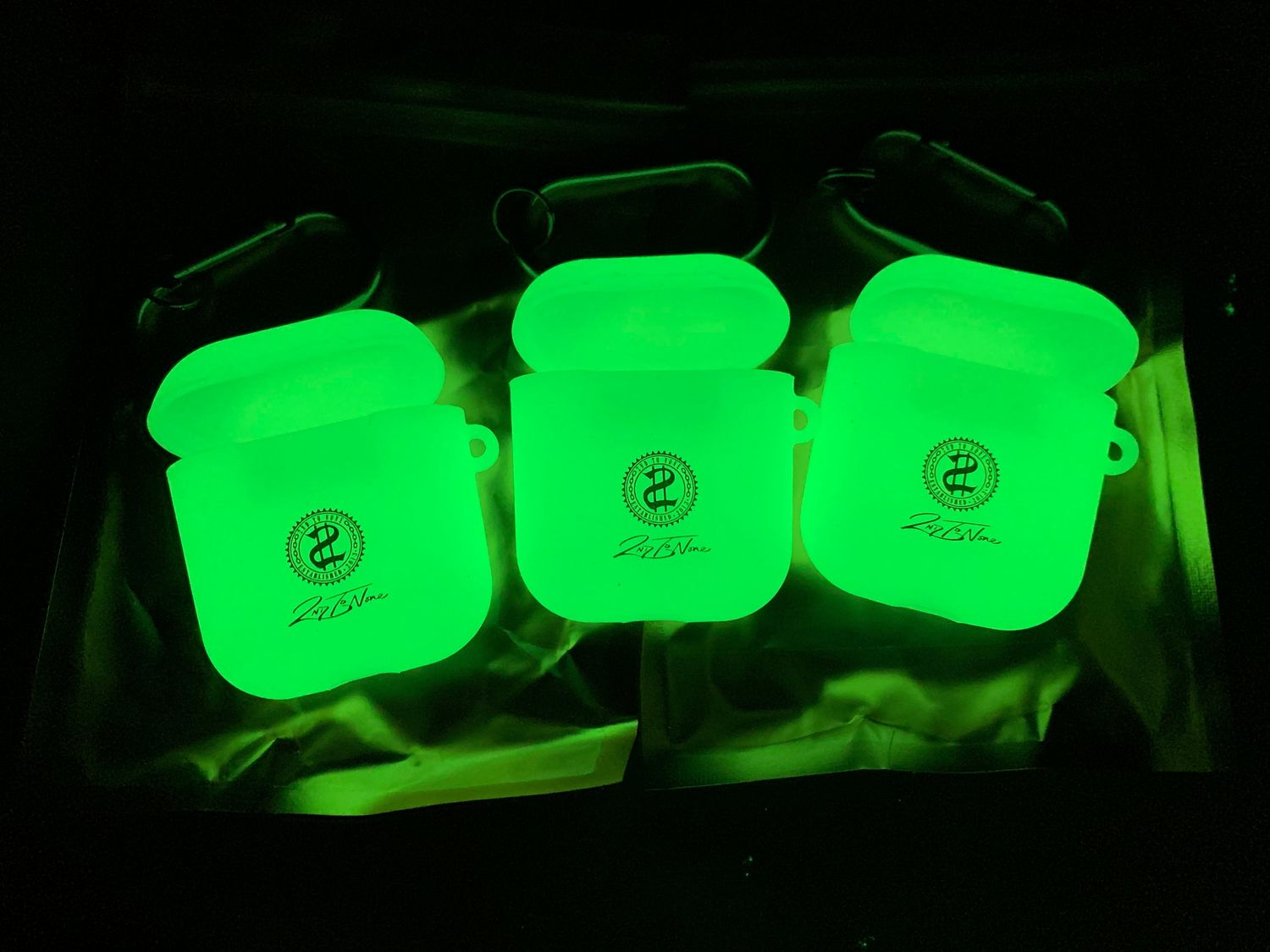 catalyst-announces-glow-in-the-dark-airpod-cases