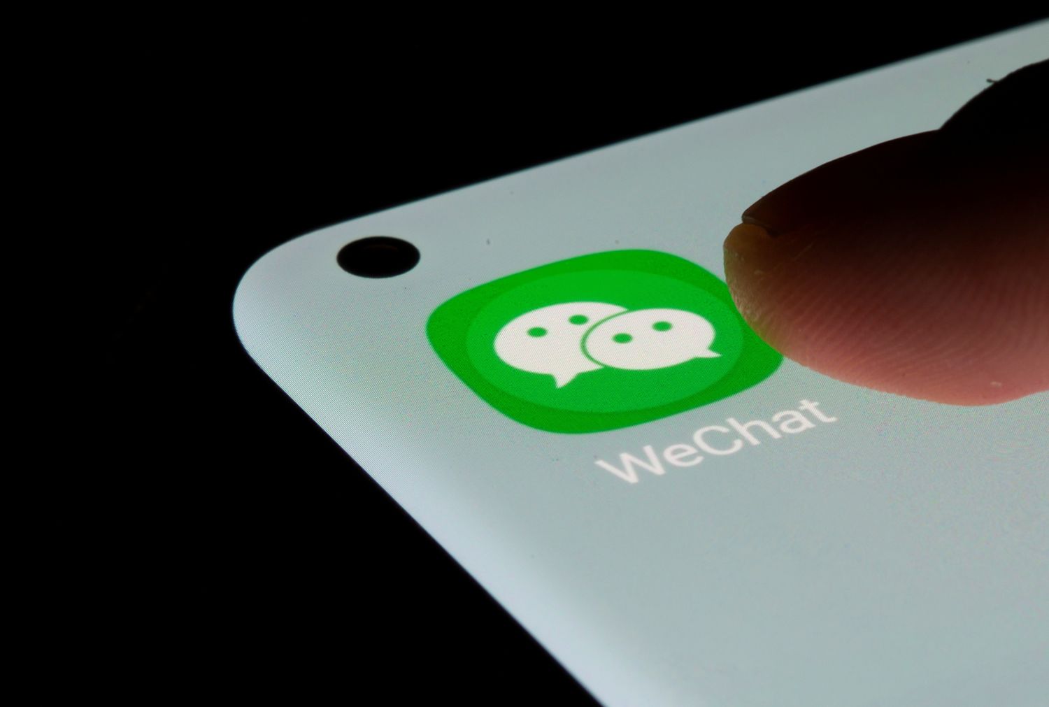 foreigners-messages-content-on-wechat-reportedly-monitored