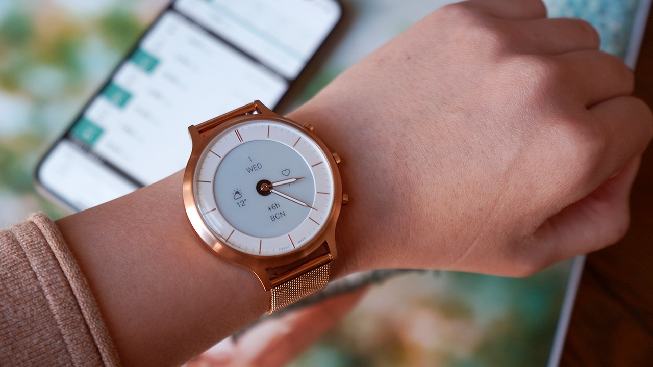 fossil-debuts-new-hybrid-smartwatches-redesigned-fossil-q-app